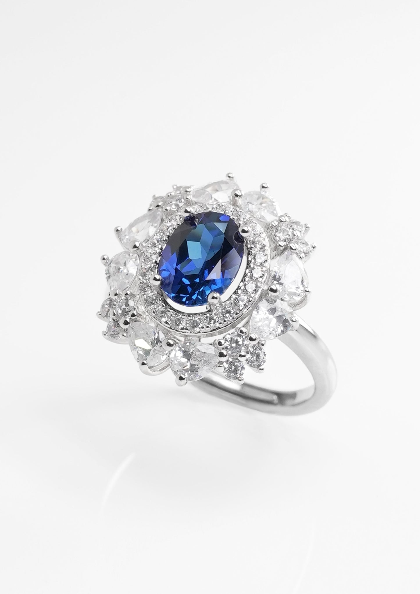 Exquisite Sapphire Ring - Ocean'S Petals
